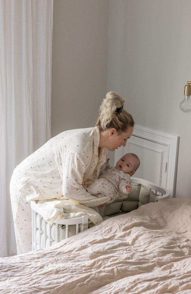 Sebra Bedside Crib - Classic White