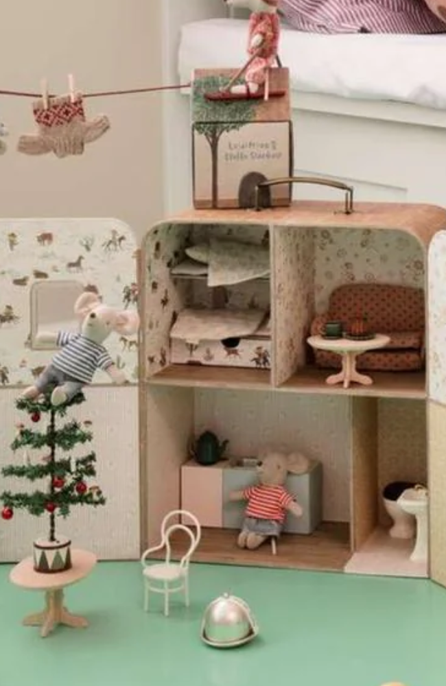 Suit Casa - Little sister and brother mouse