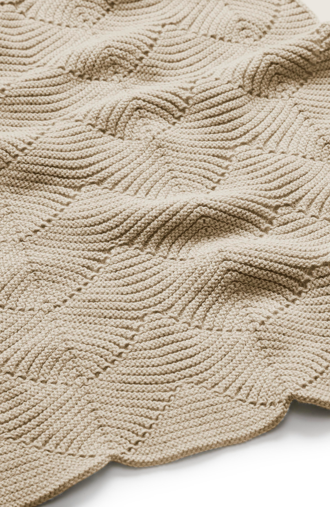 Scallop Knit Throw - Almond
