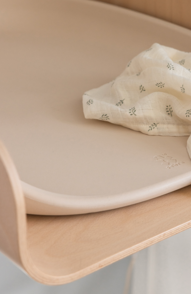 Skiptiborð Veggfest / Wall Changing Table - Wood