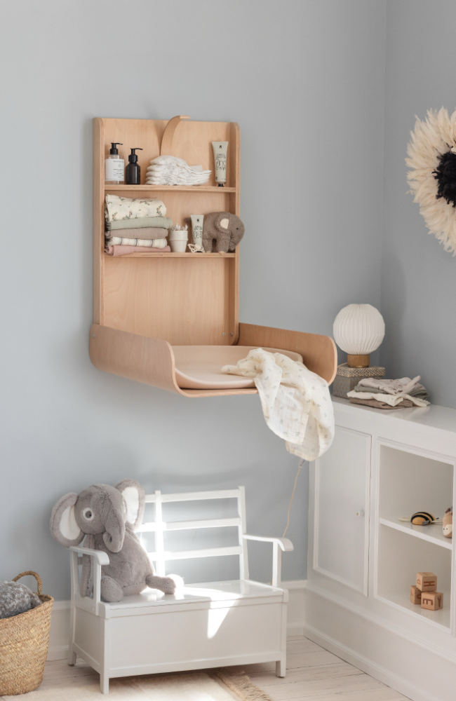 Skiptiborð Veggfest / Wall Changing Table - Wood