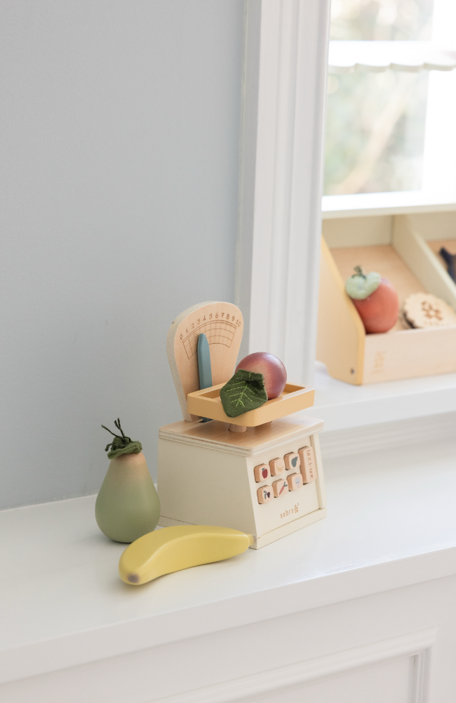Wooden Store Scale