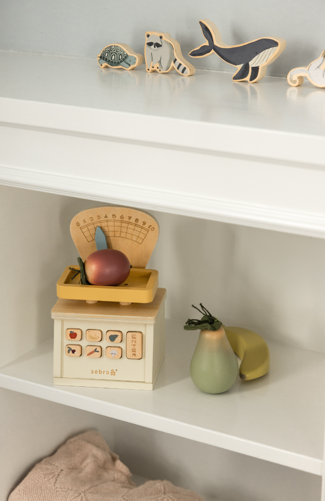 Wooden Store Scale
