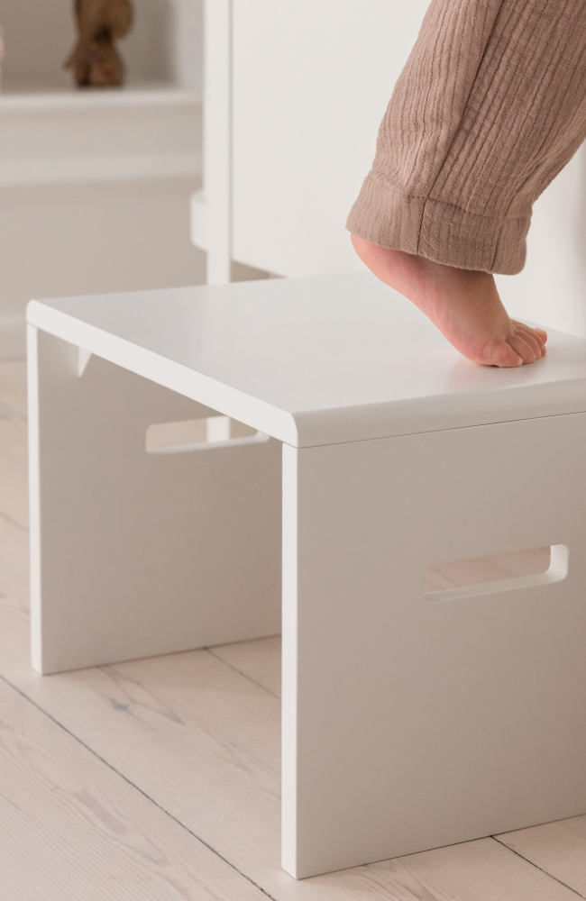Sebra Step Stool - Classic White