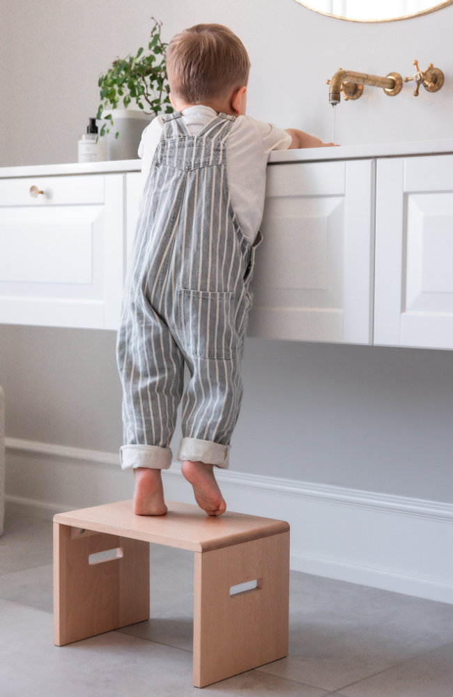 Sebra Step Stool - Wooden edition