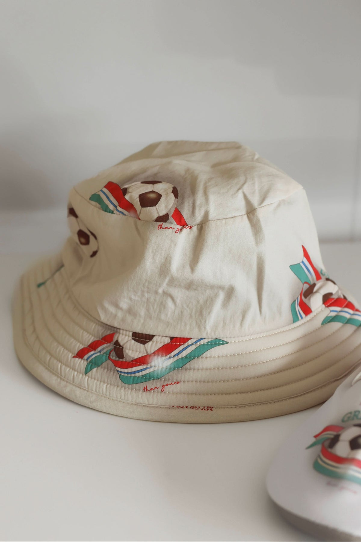 Pomio Bucket Hat - Kick It