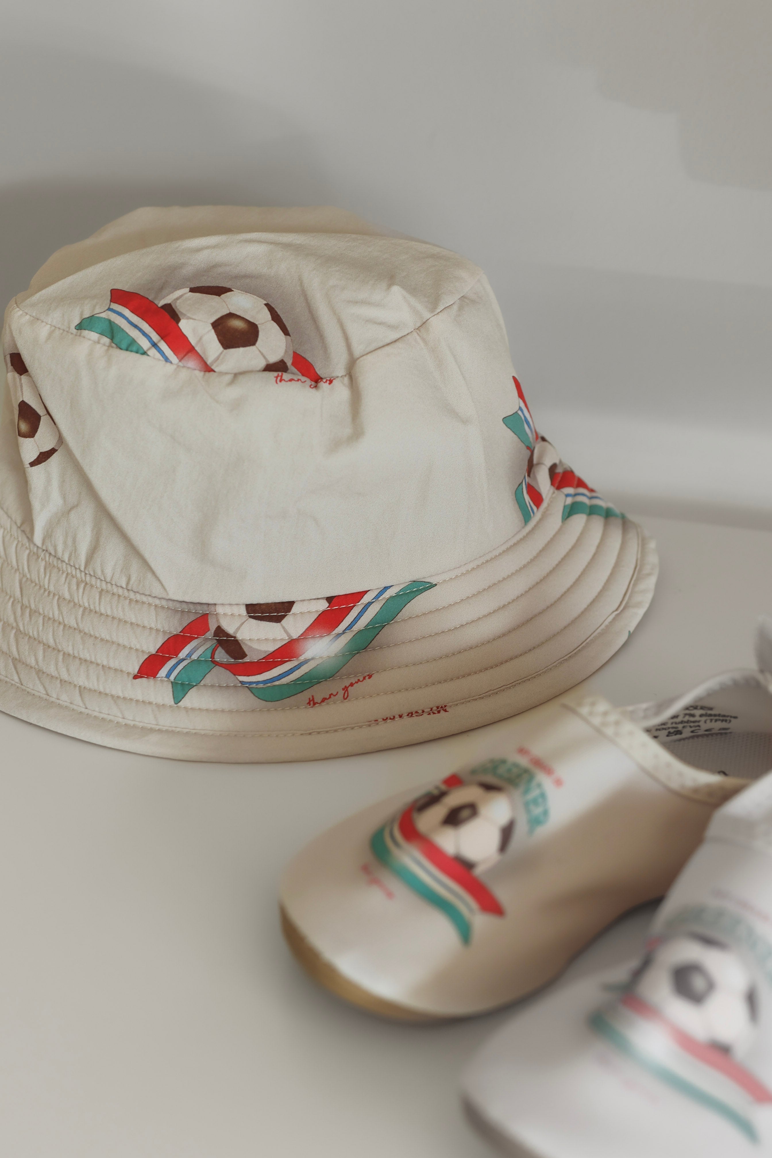 Pomio Bucket Hat - Kick It