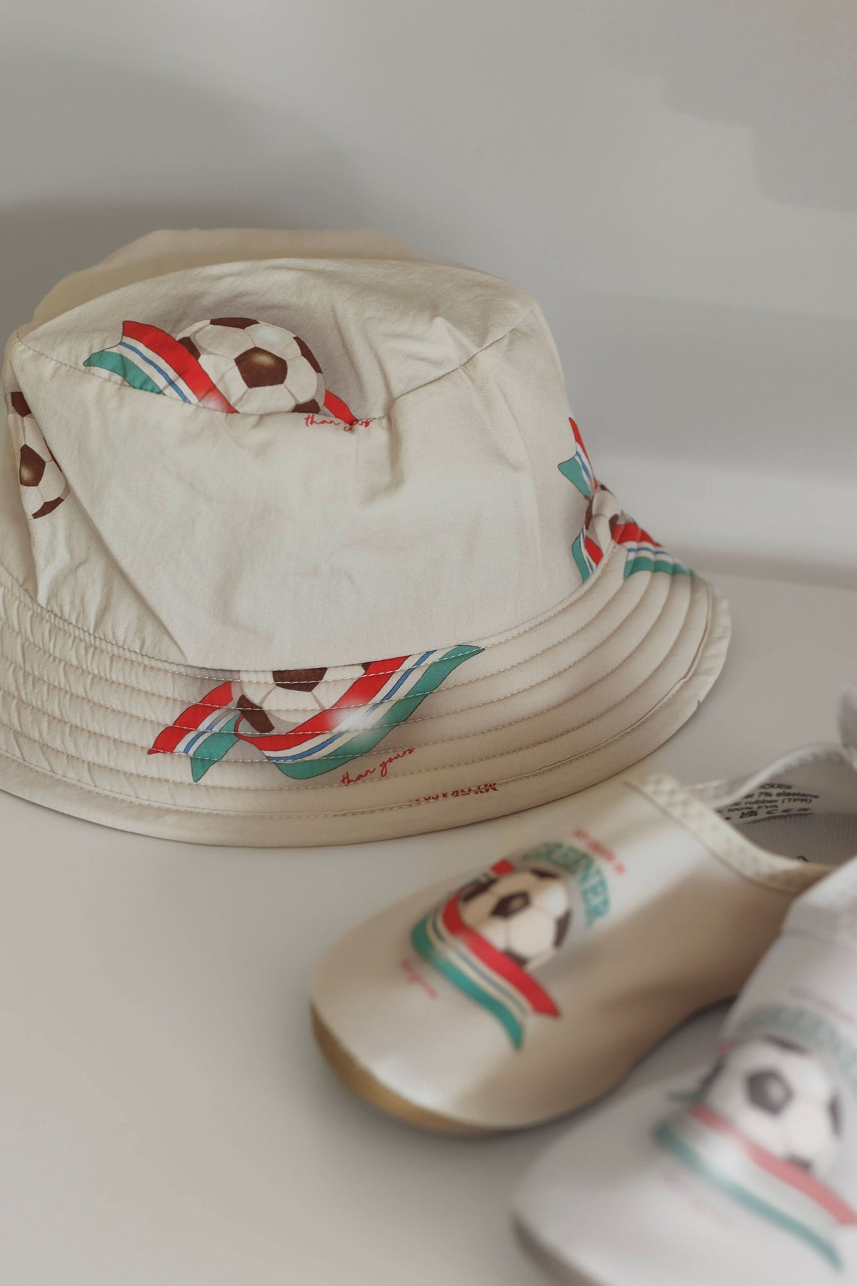 Pomio Bucket Hat - Kick It