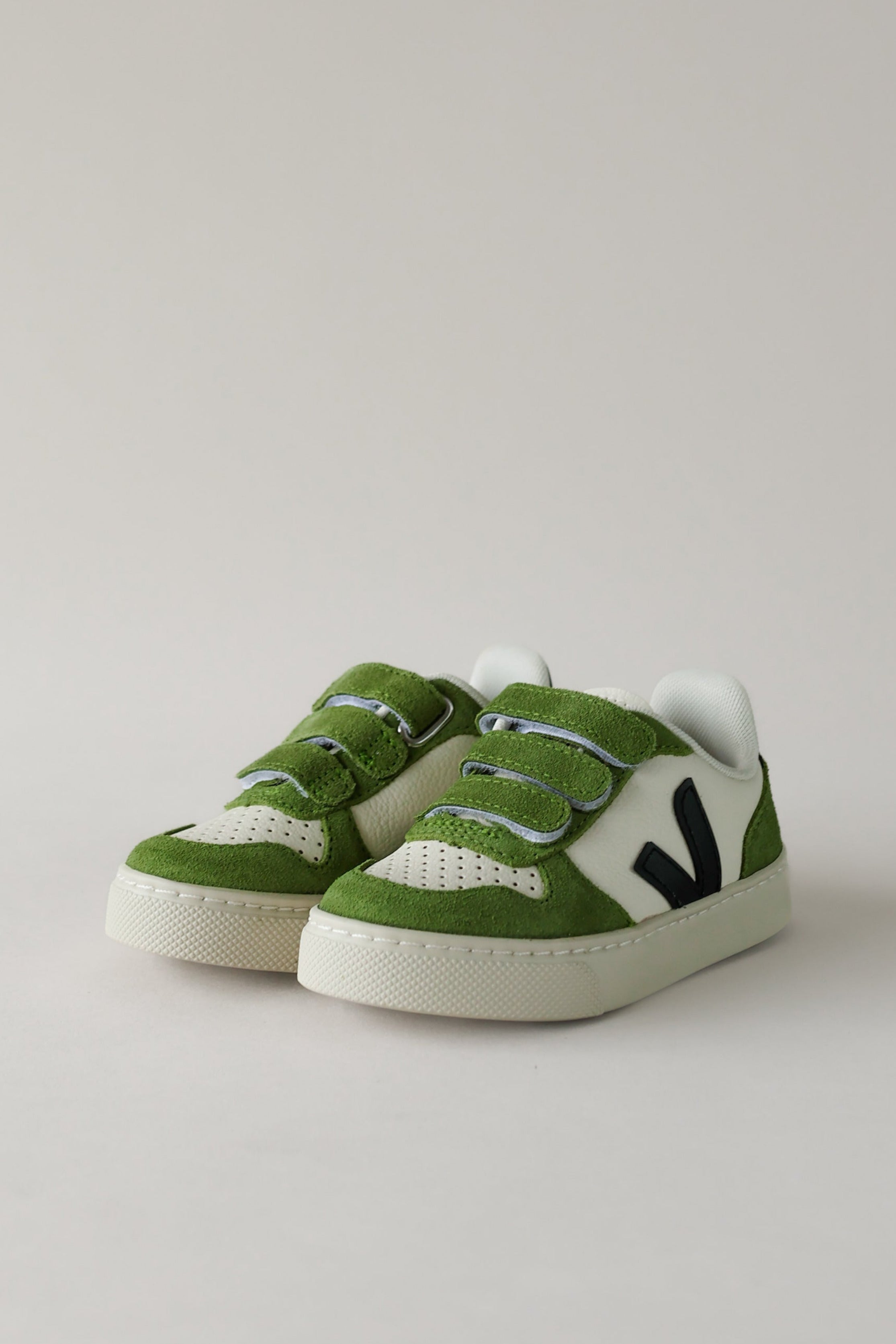 V90 Leather Sneakers - Pure / Black / Kiwi