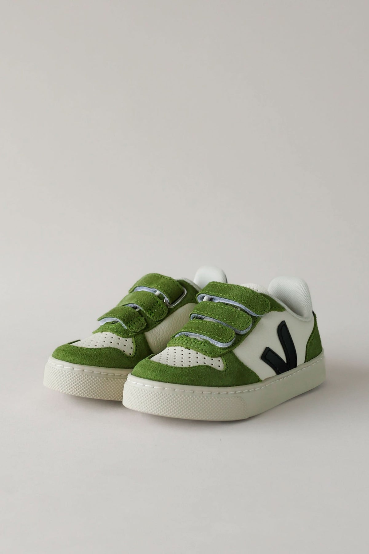 V90 Leather Sneakers - Pure / Black / Kiwi
