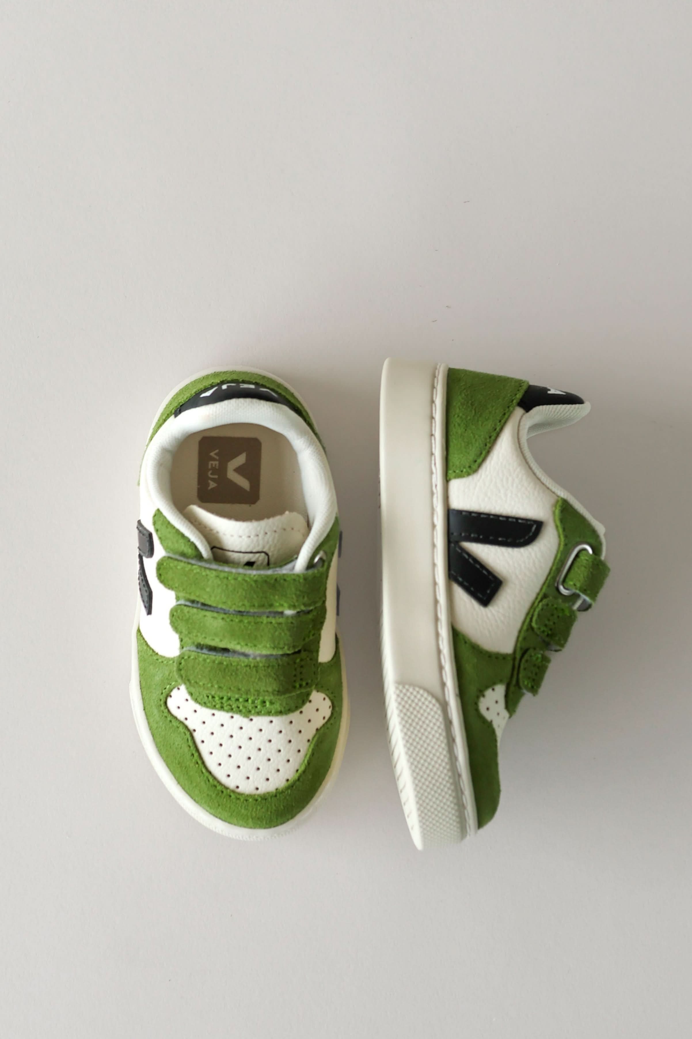 V90 Leather Sneakers - Pure / Black / Kiwi