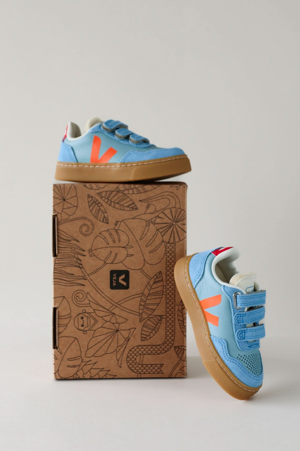 V90 Leather Sneakers - Steel / Fury / Natural