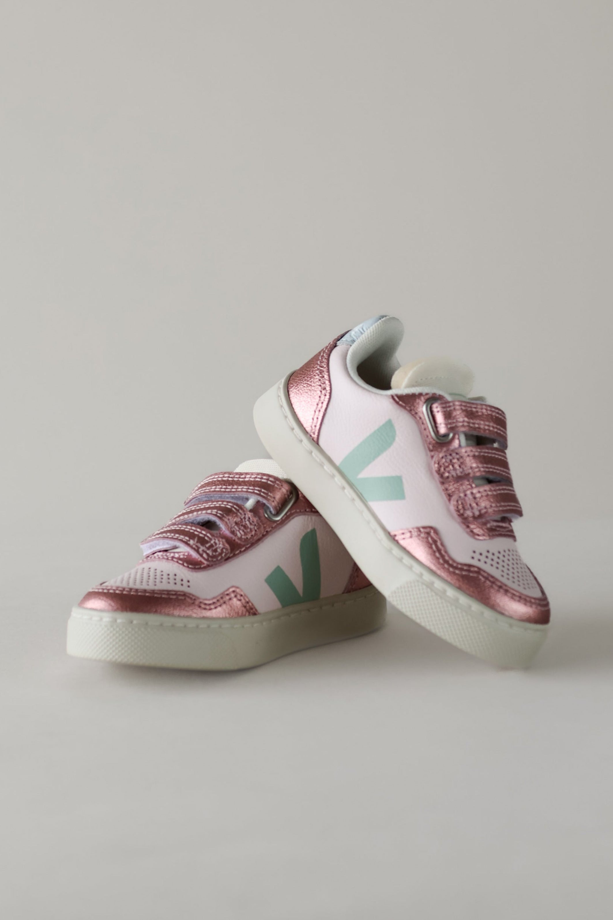 Bonpoint x Veja V90 Leather Sneakers - Lassi Sun Nacre