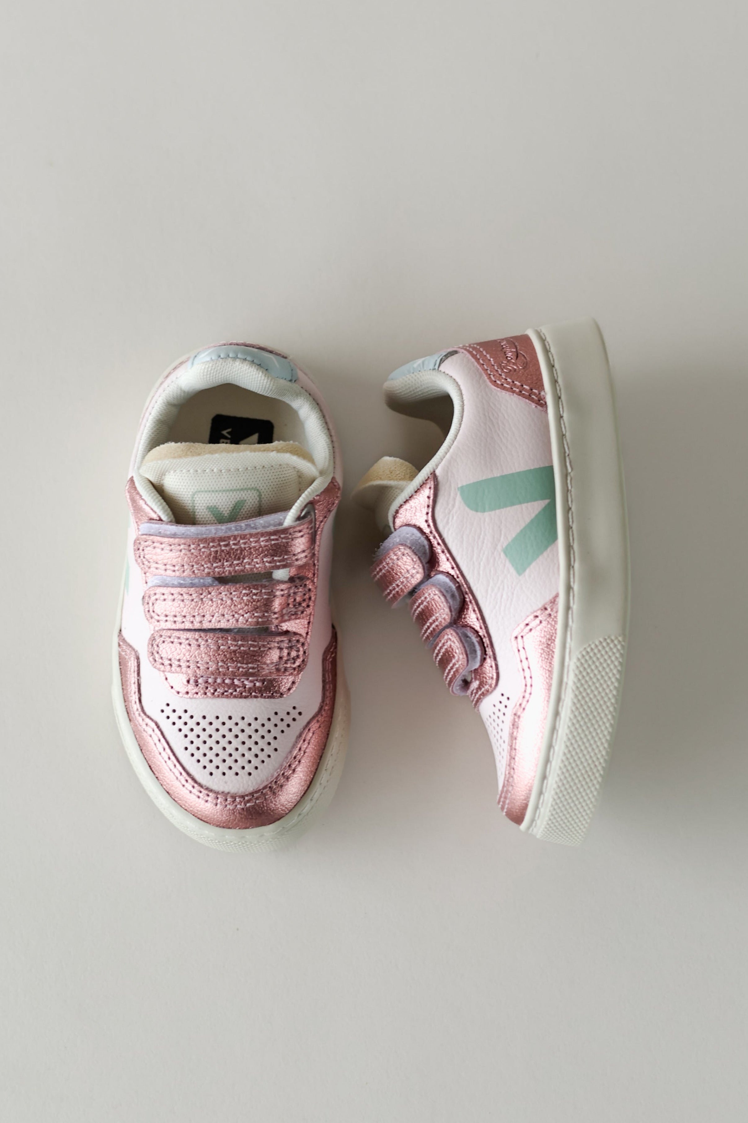 Bonpoint x Veja V90 Leather Sneakers - Lassi Sun Nacre
