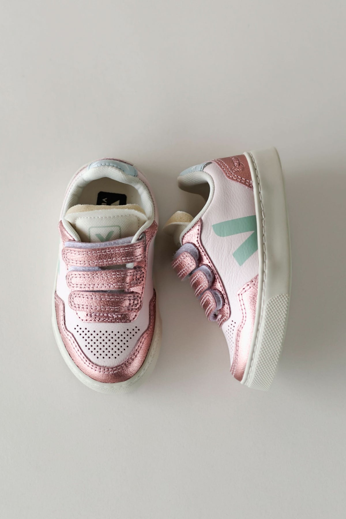 Bonpoint x Veja V90 Leather Sneakers - Lassi Sun Nacre