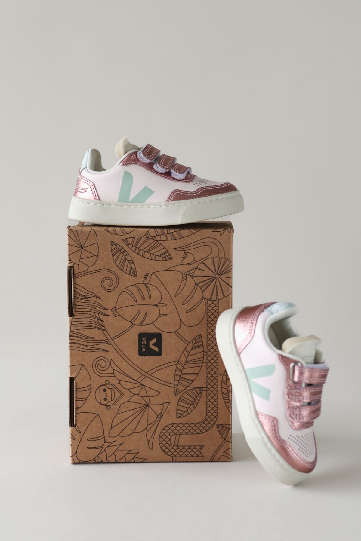 Bonpoint x Veja V90 Leather Sneakers - Lassi Sun Nacre