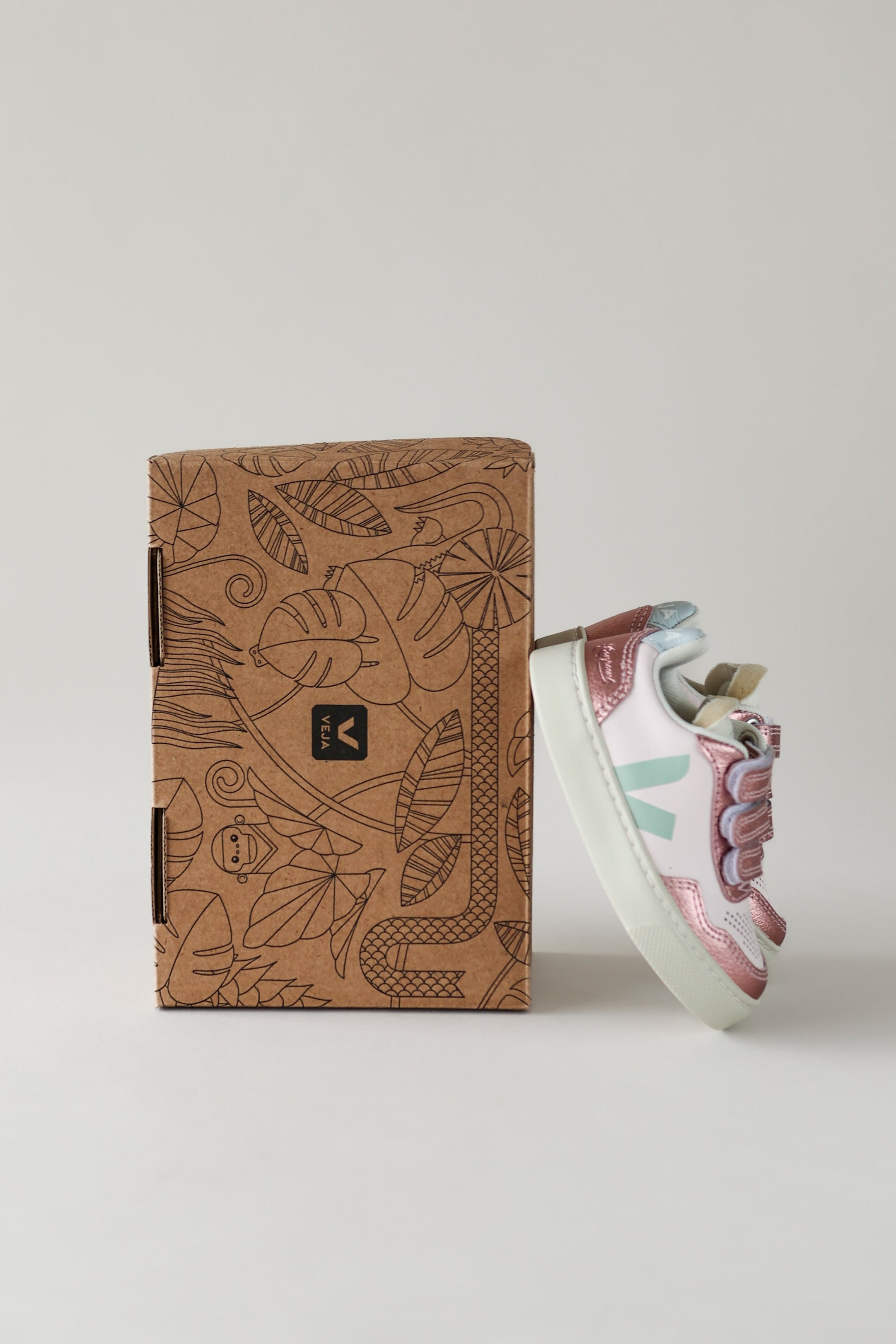 Bonpoint x Veja V90 Leather Sneakers - Lassi Sun Nacre