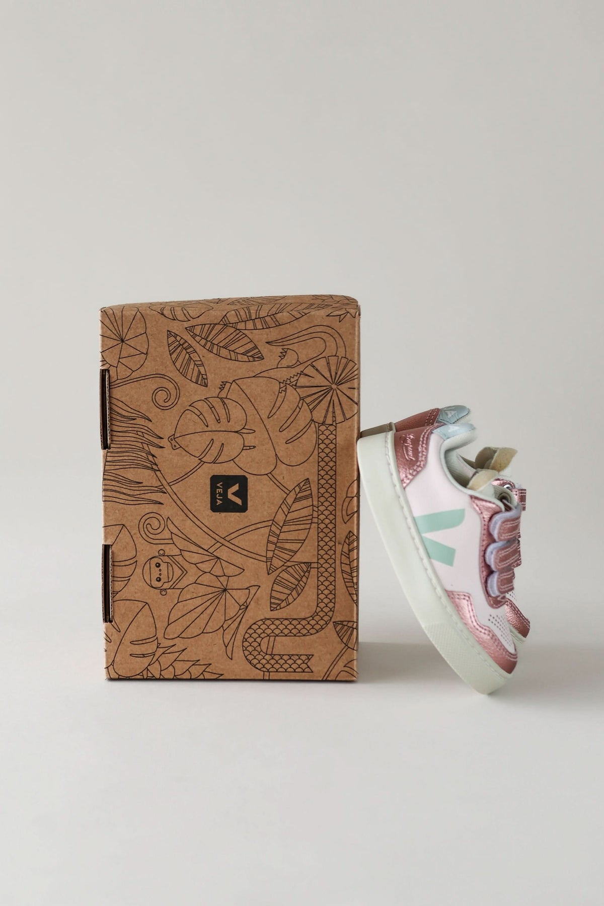 Bonpoint x Veja V90 Leather Sneakers - Lassi Sun Nacre