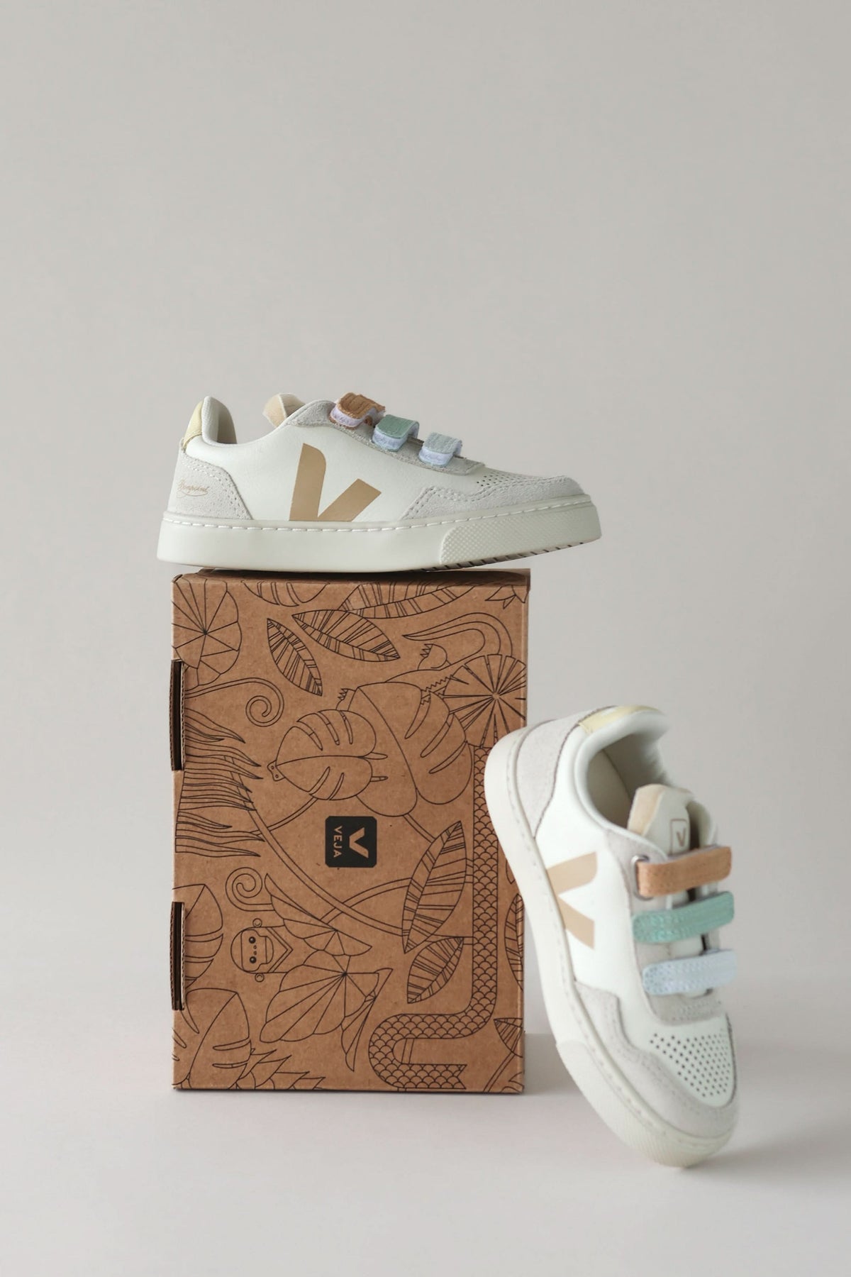 Bonpoint x Veja V90 Leather Sneakers - Pure Almond Natural