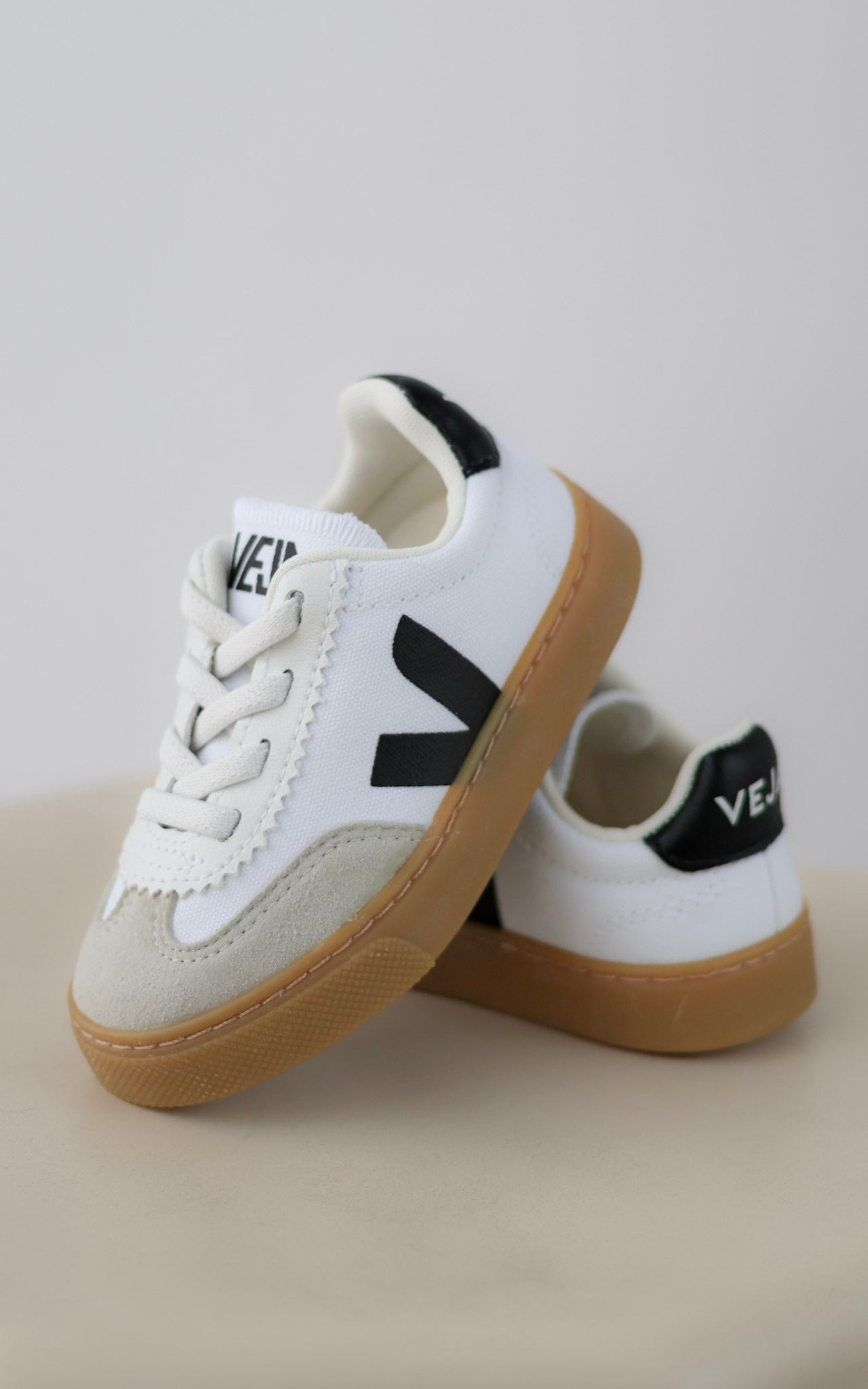 Volley Canvas - White/Black