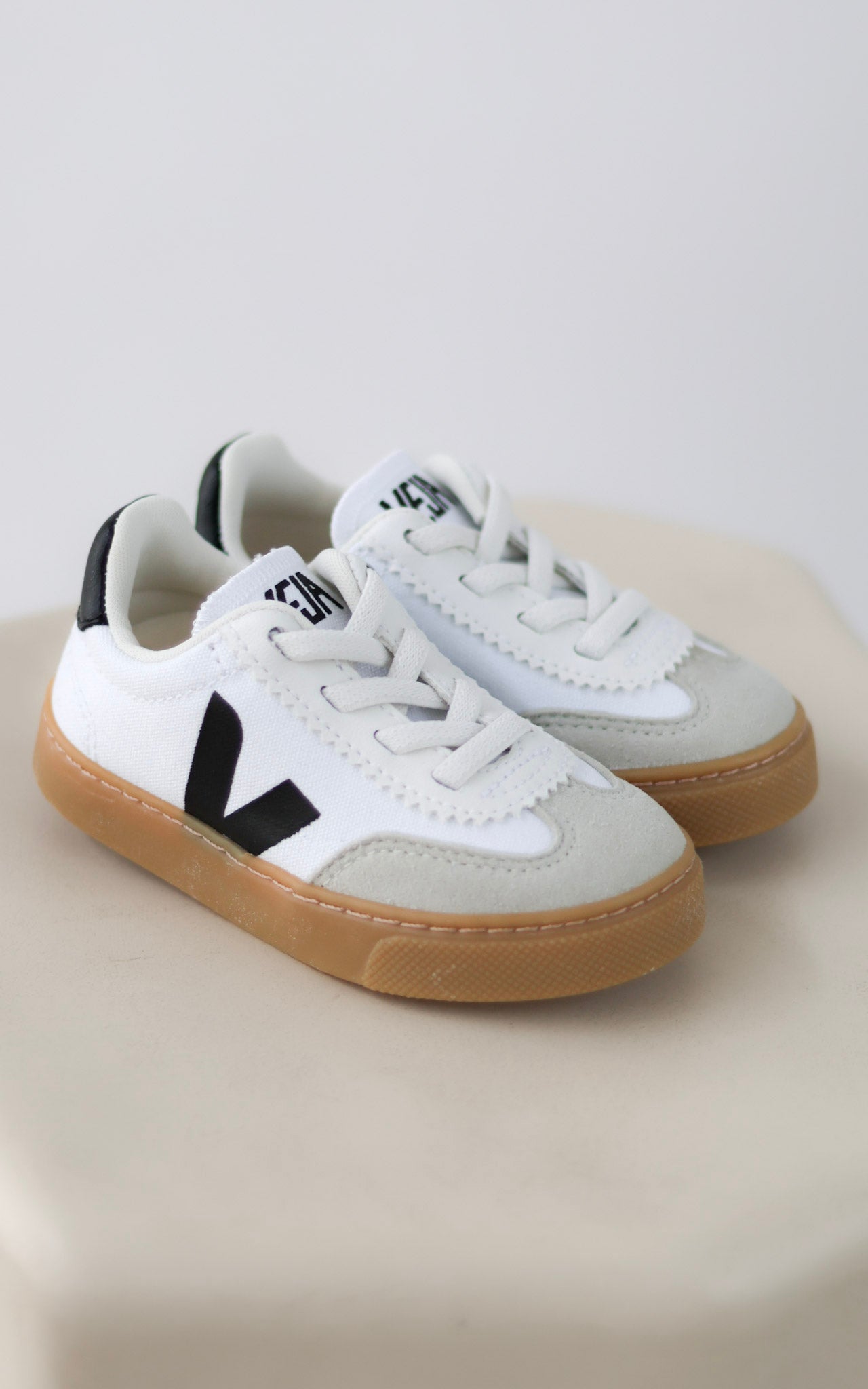 Volley Canvas - White/Black
