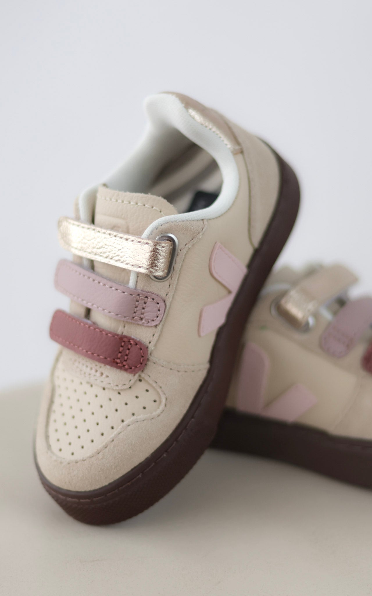 Bonpoint x Veja V10 Leather Sneakers - Areia Petale