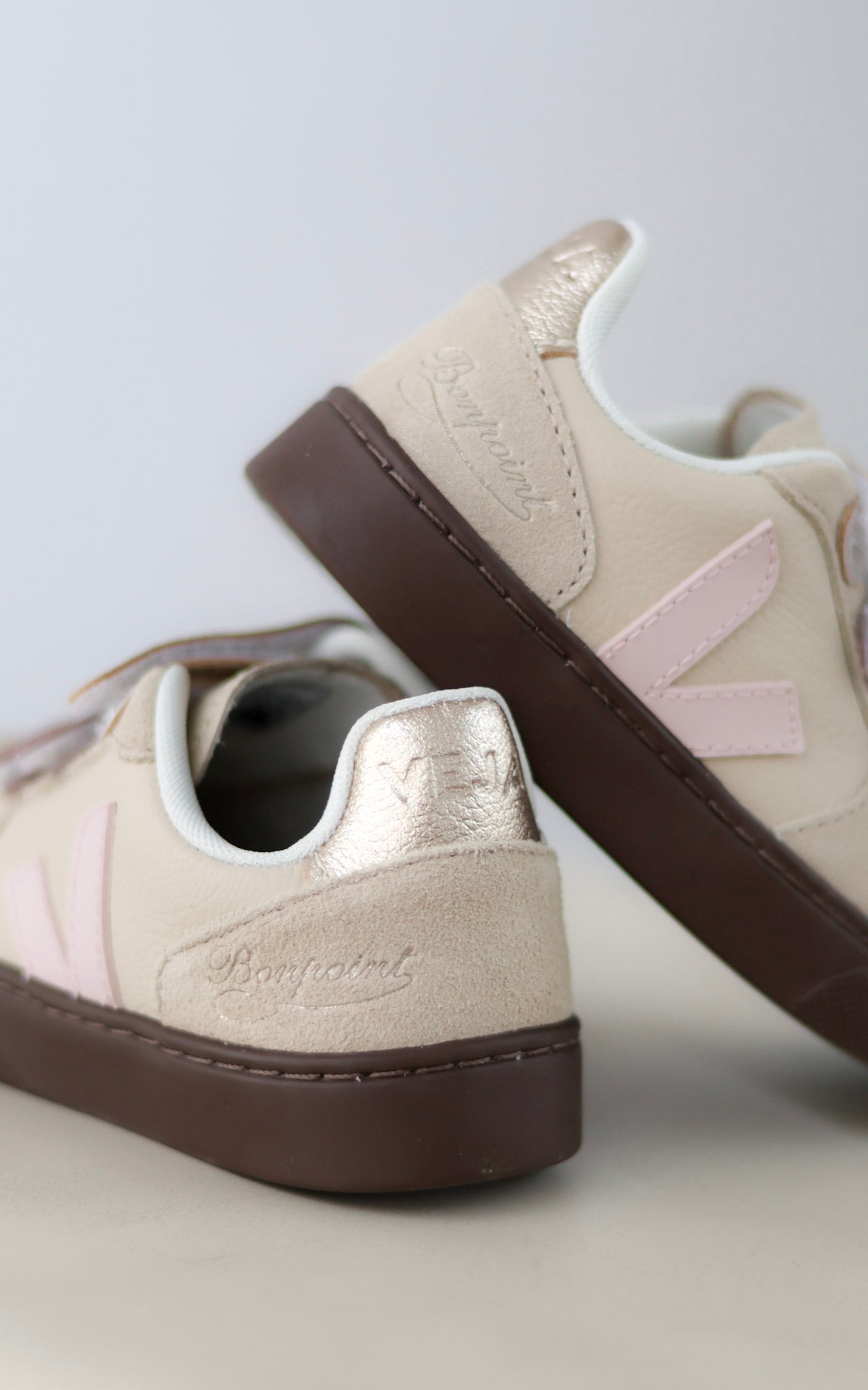 Bonpoint x Veja V10 Leather Sneakers - Areia Petale