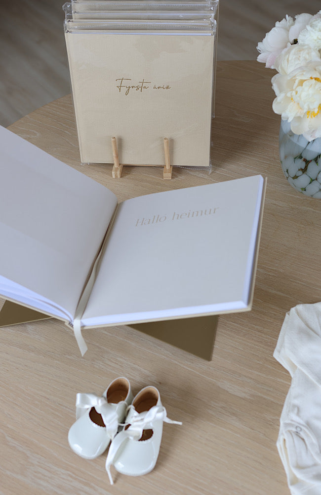 Fyrsta árið - Minningabók - Natural