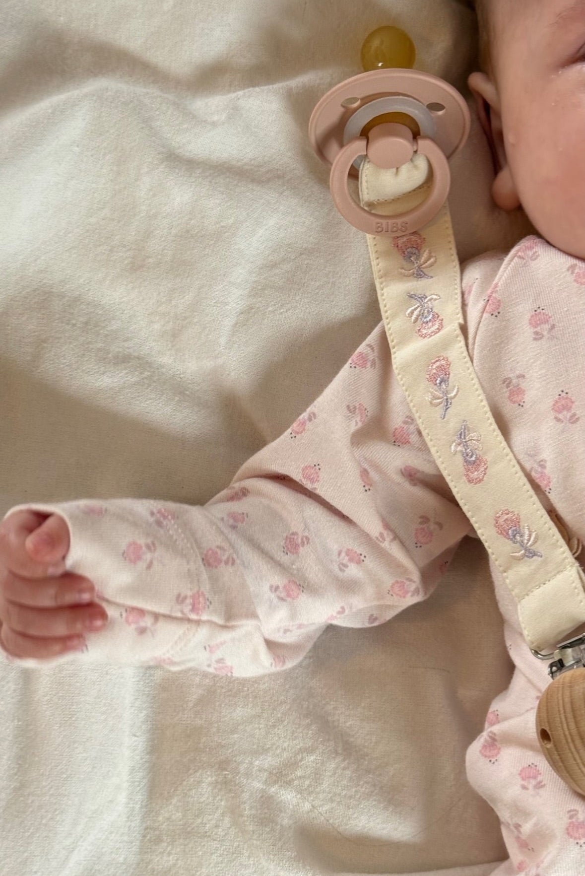 Alo Pacifer Strap - Mini Bloom