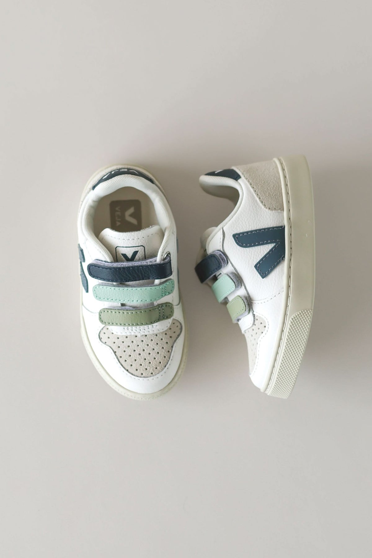 V-10 - White/California