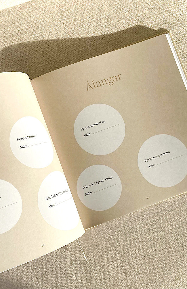 Fyrsta árið - Minningabók - Natural