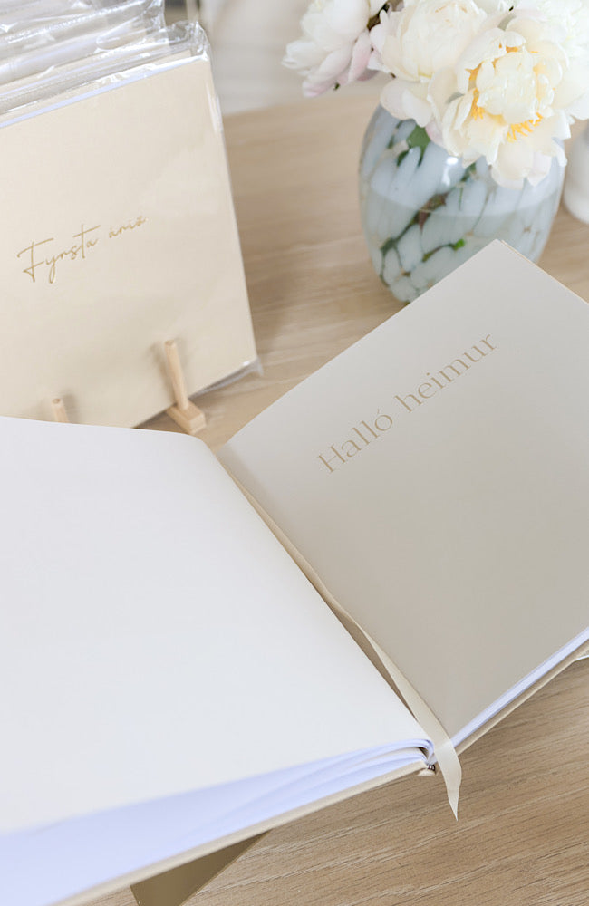 Fyrsta árið - Minningabók - Natural