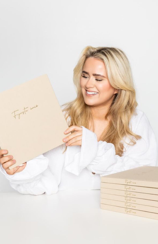 Fyrsta árið - Minningabók - Natural