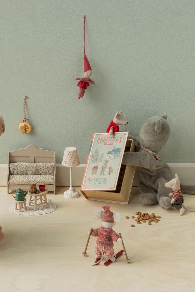 Christmas twin mice, Little sister and brother in book