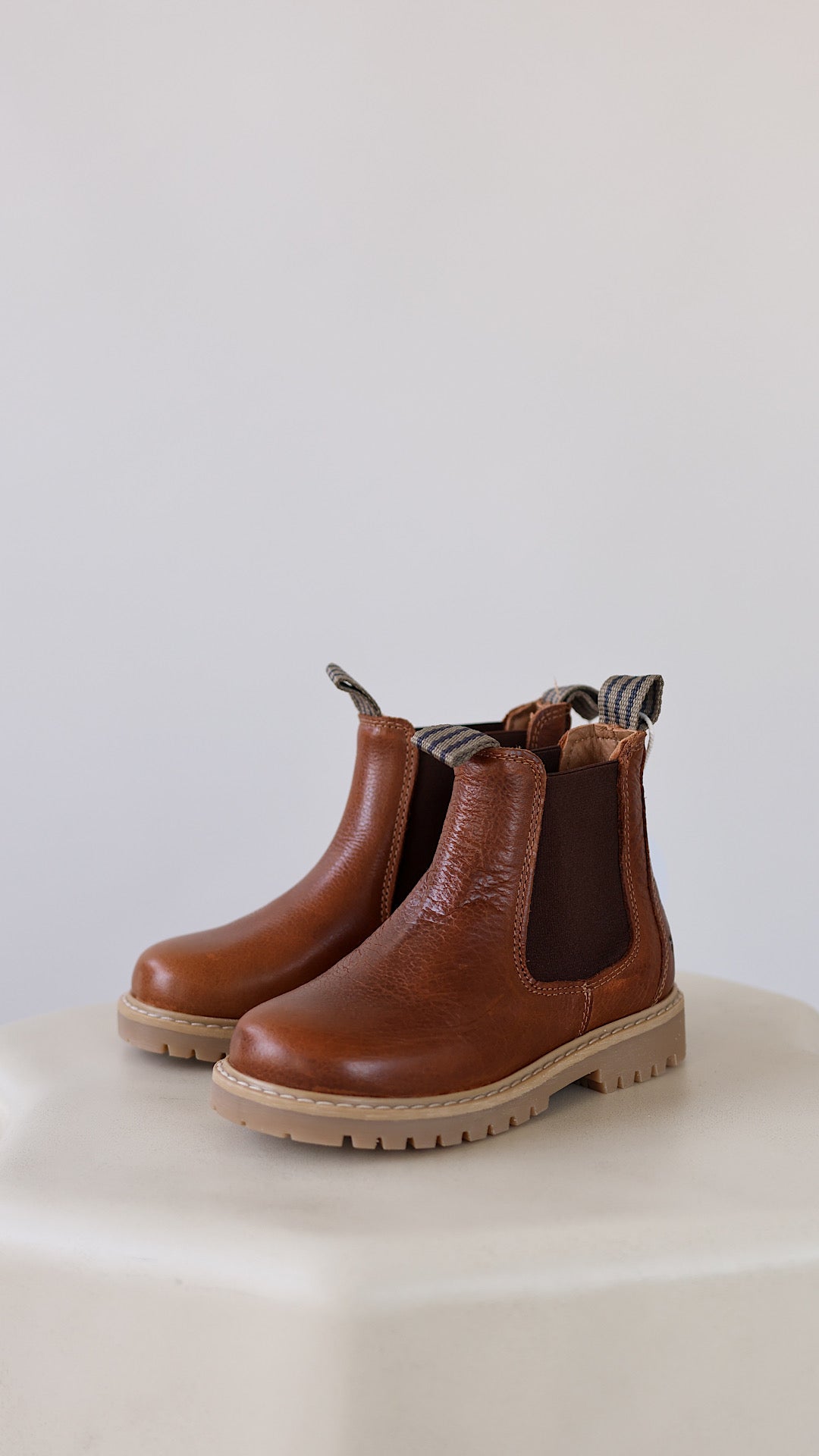 Chelsea Caj - Cognac