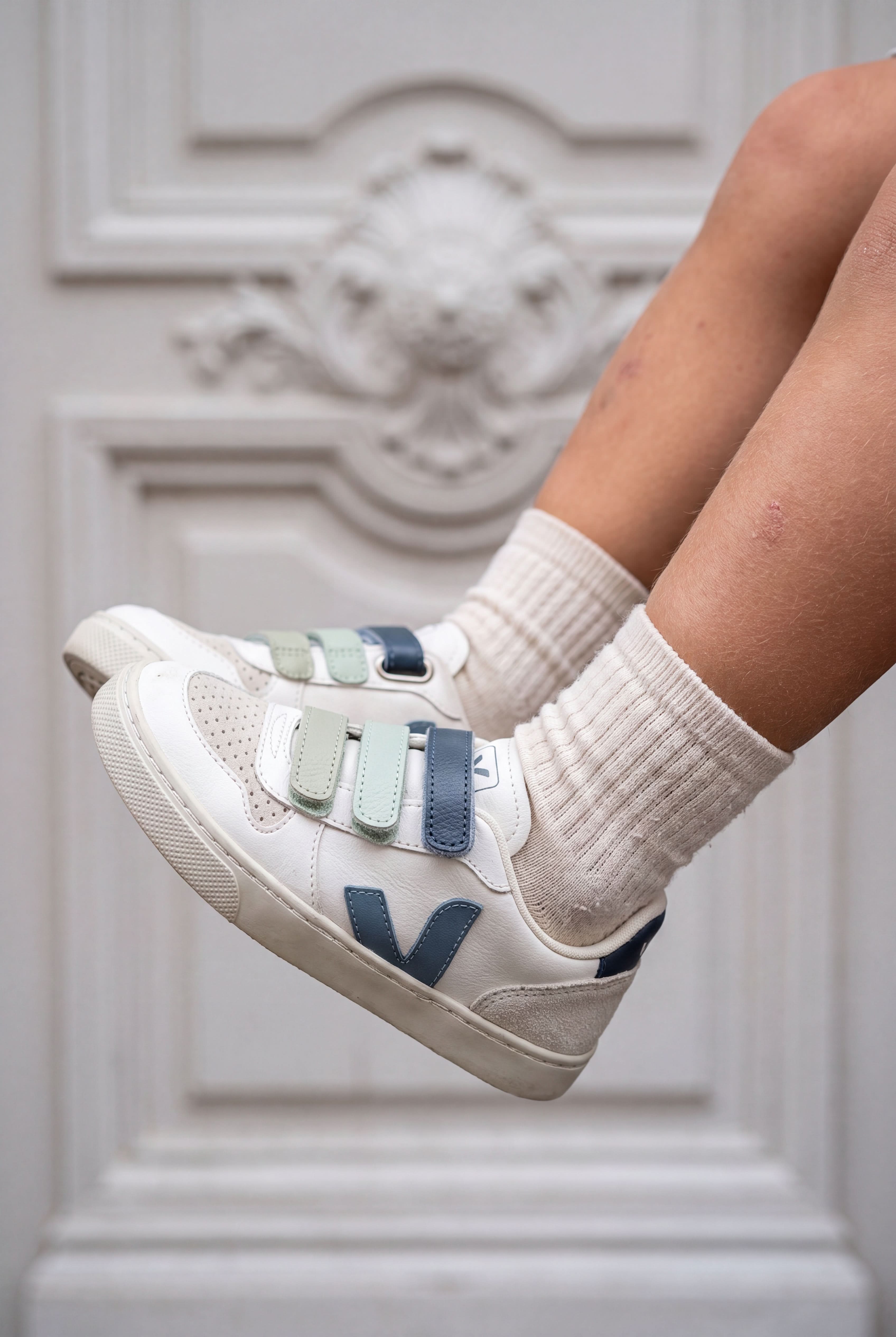 V-10 - White/California