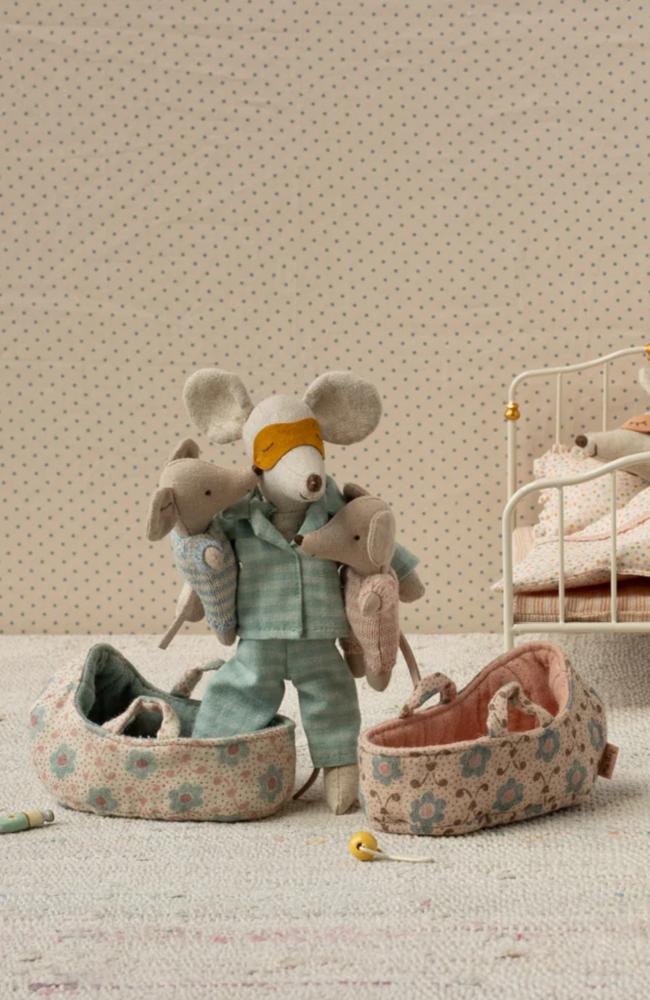 Baby Mouse In Carry Cot - Rose