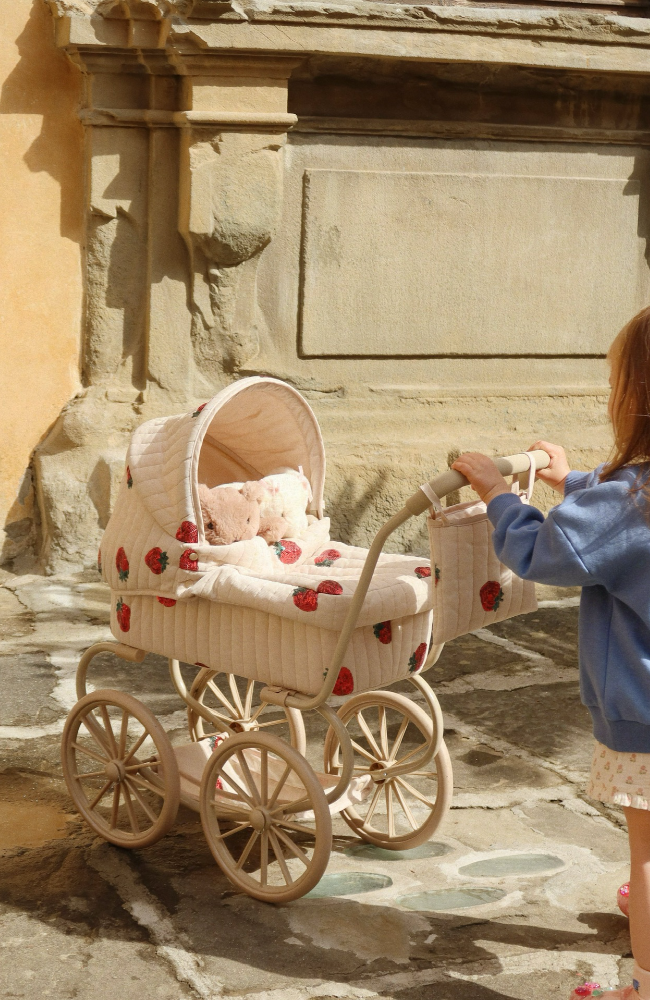 Minnie Tulle Doll Pram - Strawberry