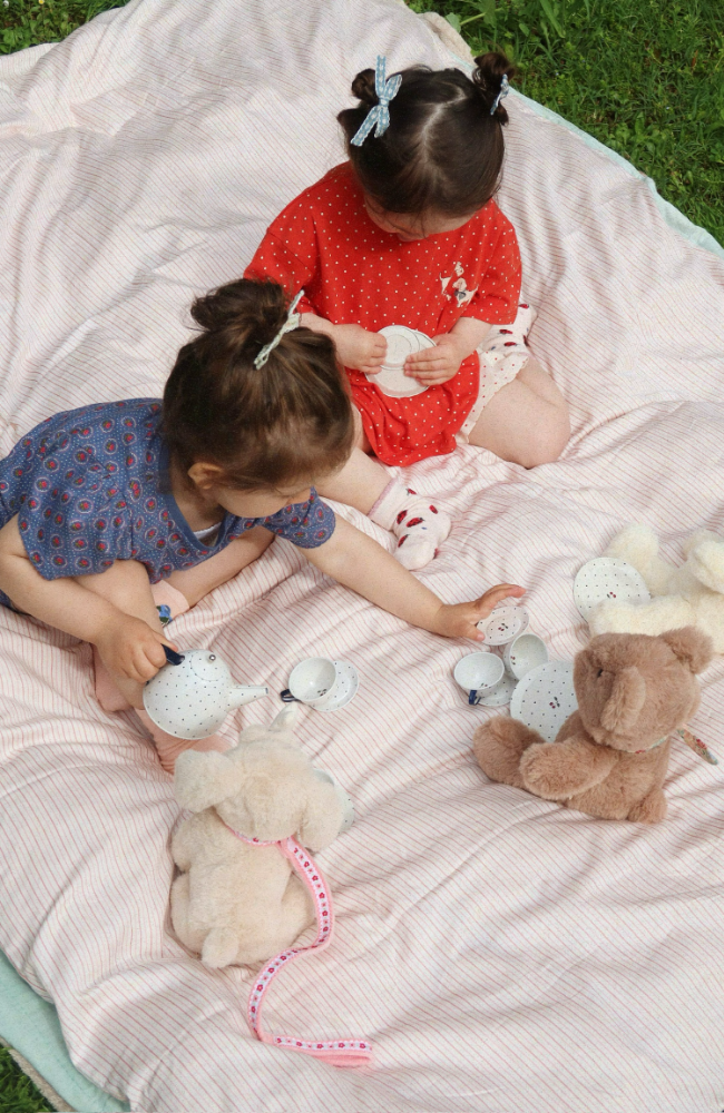 Tea Party - Blue Dot