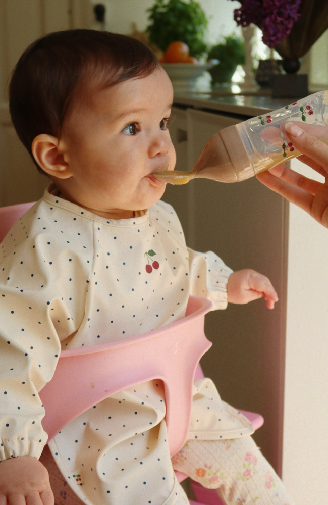 2 Pack Dinner Bib w/ Sleeves - Navy Dot / Rain Washed