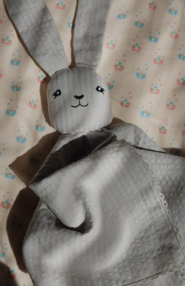 Sleepy Rabbit Cuddle Cloth - High Rise