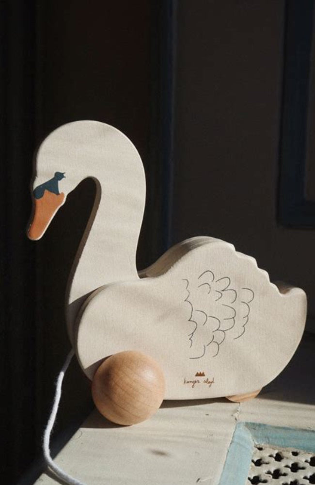 Wooden Pull Swan