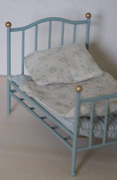 Vintage Bed - Mint