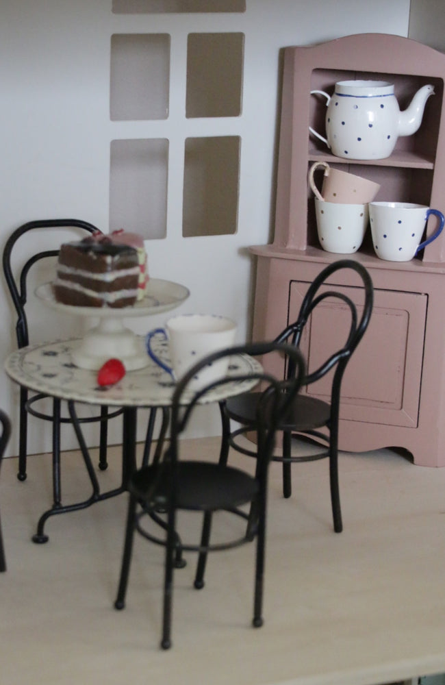 Dining Table w/ 2 chairs