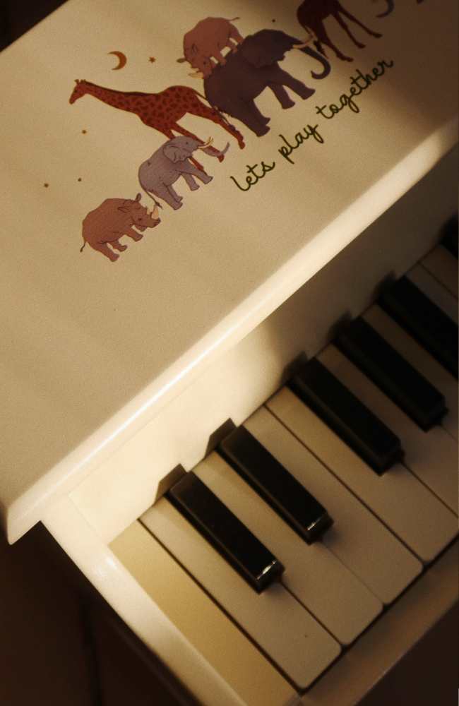 Wooden Piano - Grand Safari