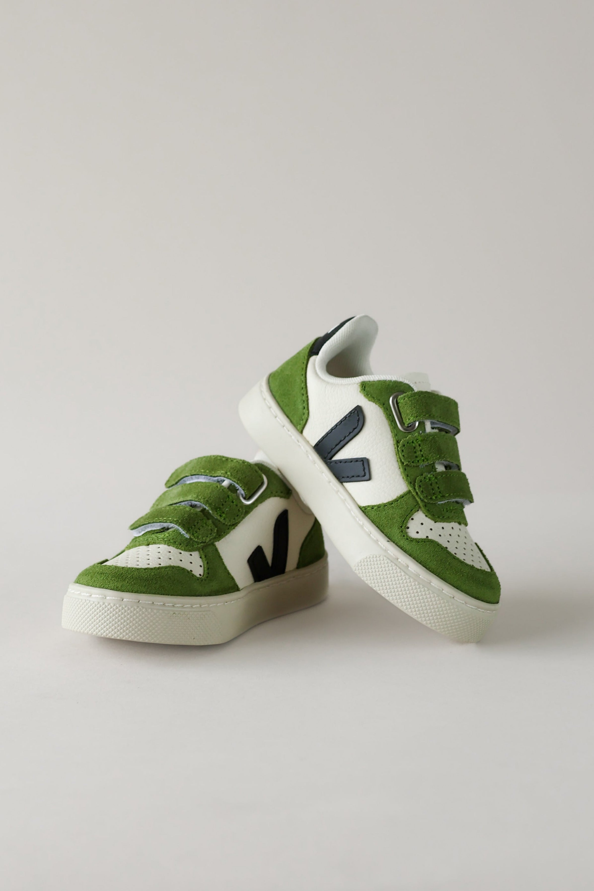 V90 Leather Sneakers - Pure / Black / Kiwi