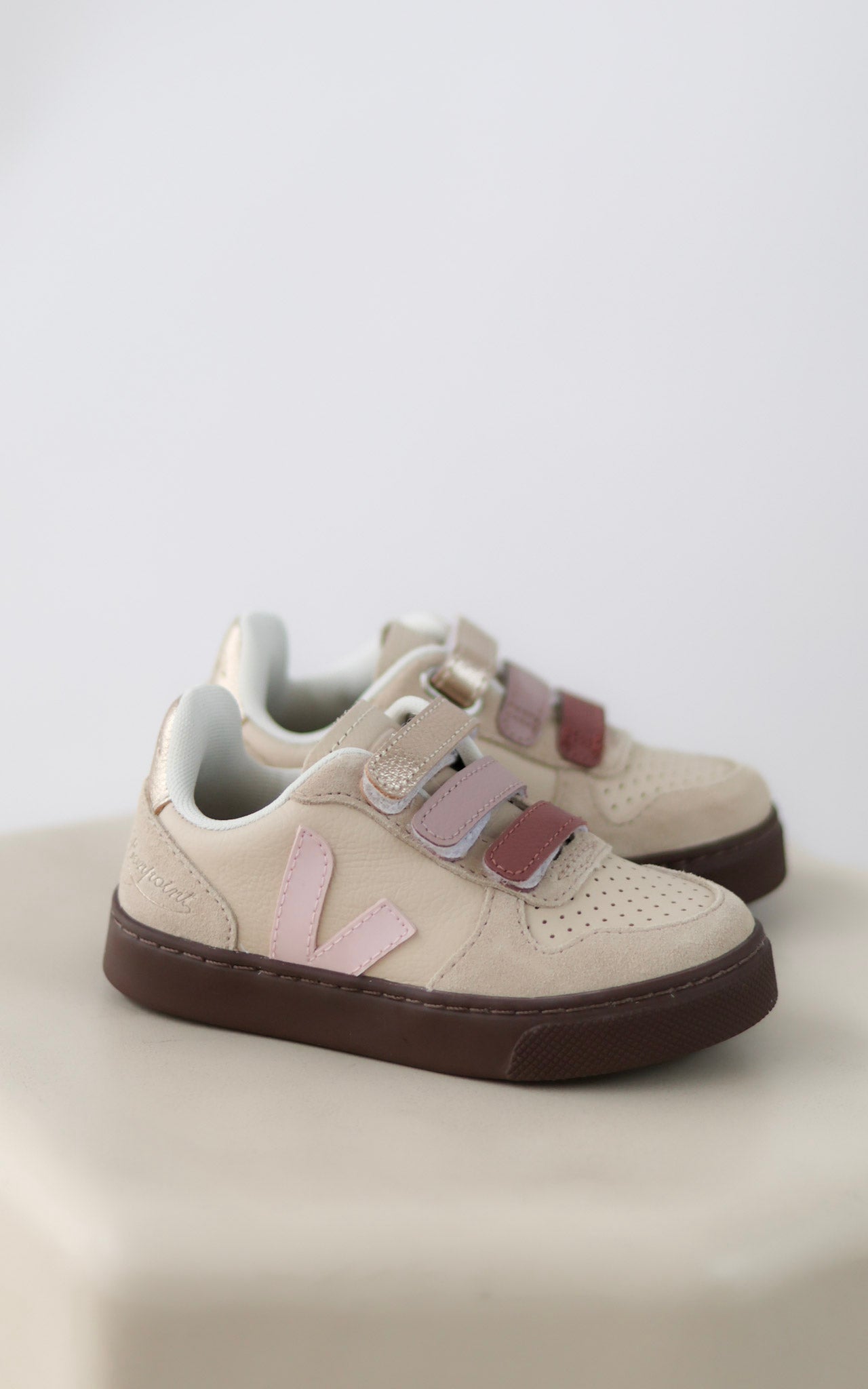 Bonpoint x Veja V10 Leather Sneakers - Areia Petale