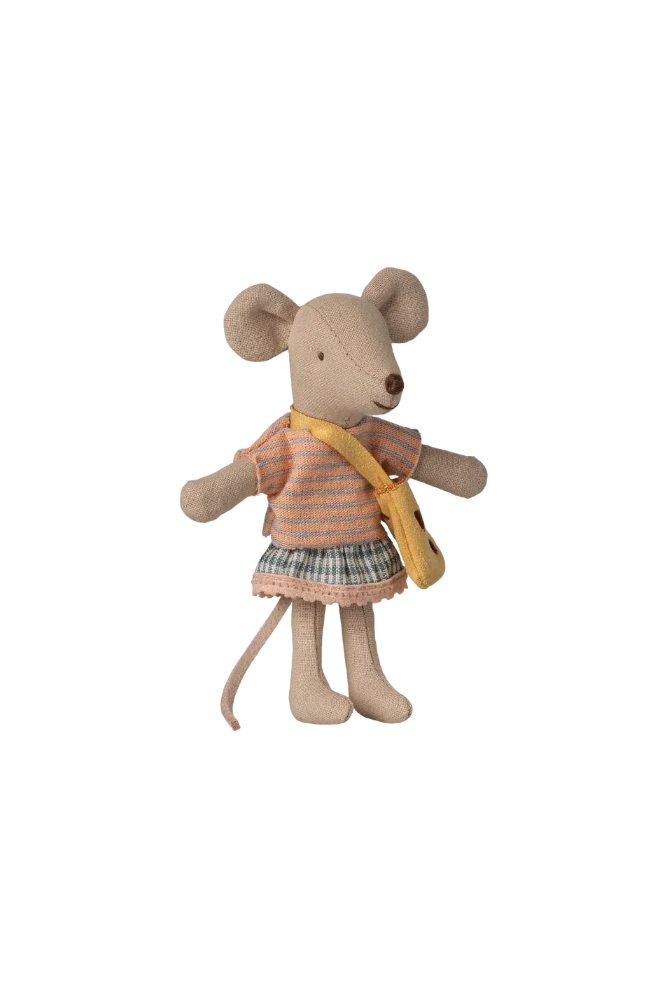 Little sister mouse with bag