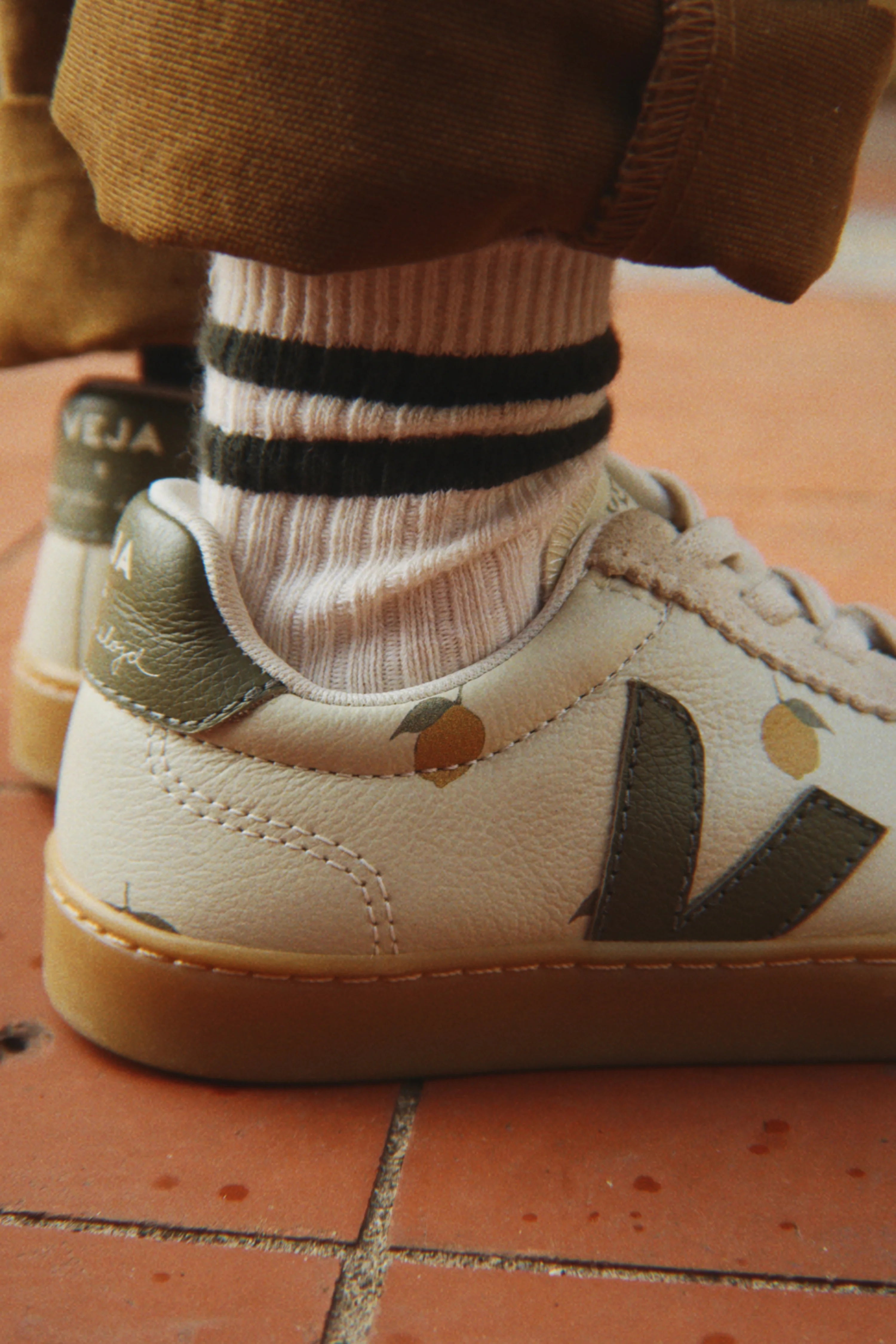 VEJA x Konges Sløjd Volley - Lemon Argile