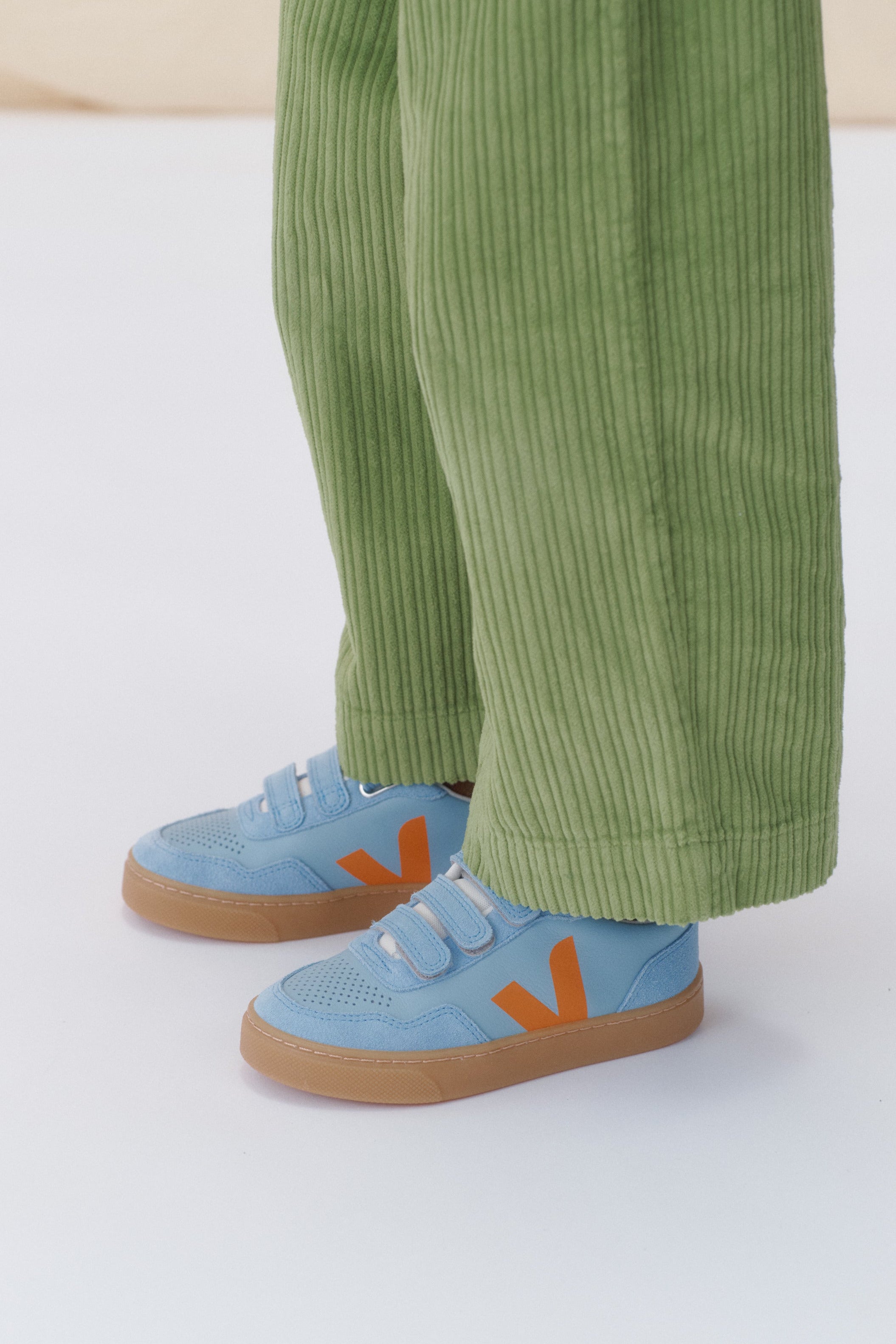 V90 Leather Sneakers - Steel / Fury / Natural
